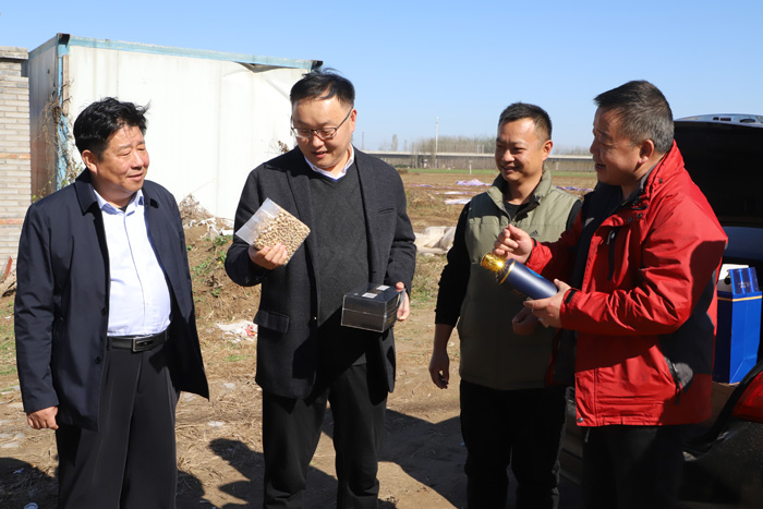 縣委副書記栗團結調研農業(yè)產業(yè)發(fā)展工作