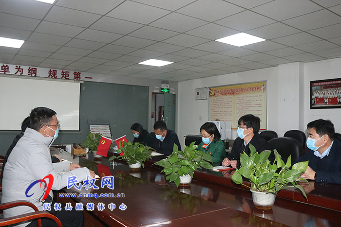 縣委副書記、縣長王靜嫻到聯(lián)系企業(yè)開展“萬人助萬企”活動