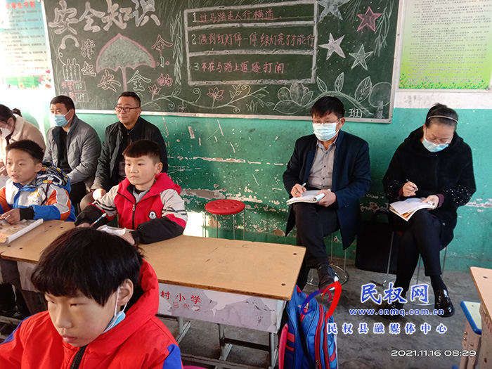 民權(quán)縣教研室深入龍?zhí)伶?zhèn)開(kāi)展聽(tīng)評(píng)課活動(dòng)