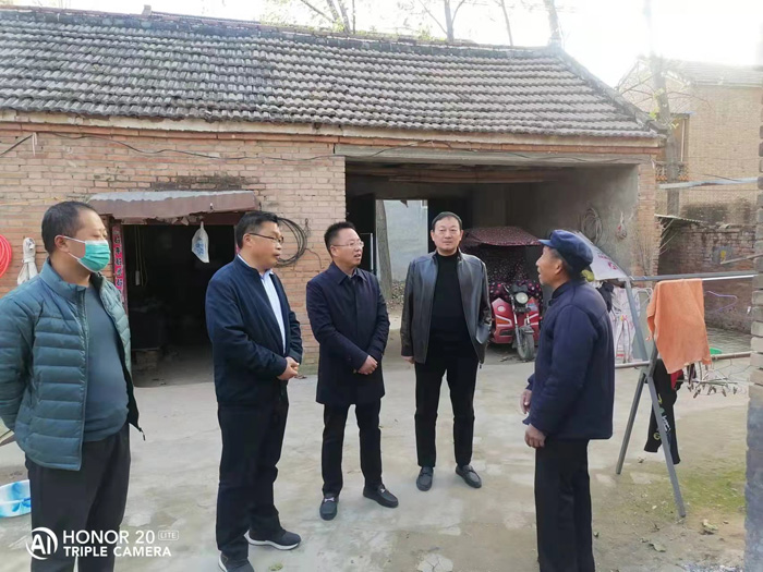 縣委常委、宣傳部長(zhǎng)、副縣長(zhǎng)畢道喜到王橋鎮(zhèn)督導(dǎo)鞏固脫貧攻堅(jiān)成果后評(píng)估和軟弱渙散村黨組織整頓工作
