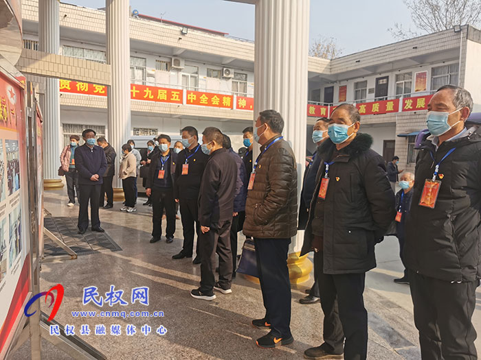 民權(quán)縣離退休黨工委、縣委老干部局組織我縣離退休干部赴柘城縣學(xué)習(xí)調(diào)研