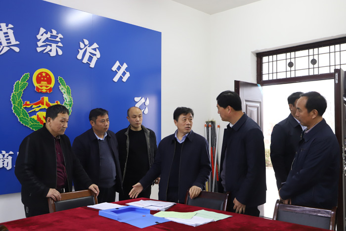 縣委常委、政法委書(shū)記陳鴻志督導(dǎo)“三零”創(chuàng)建和政法干警“六百”活動(dòng)開(kāi)展情況