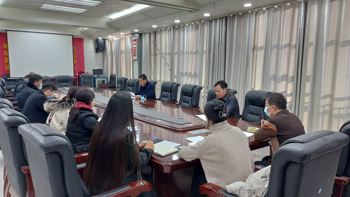 縣委常委、縣委辦公室主任吳杰主持召開縣委經(jīng)濟(jì)工作協(xié)調(diào)會(huì)