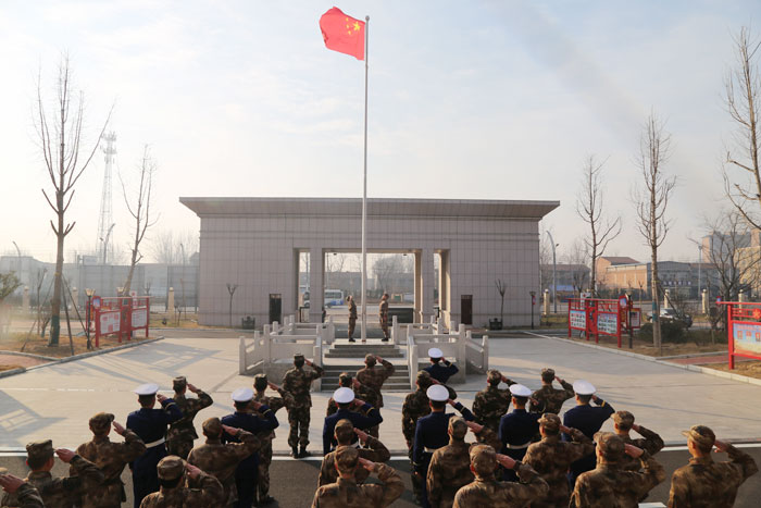 民權(quán)縣駐軍單位聯(lián)合開展新年升國(guó)旗儀式