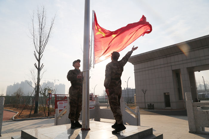 民權(quán)縣駐軍單位聯(lián)合開展新年升國(guó)旗儀式
