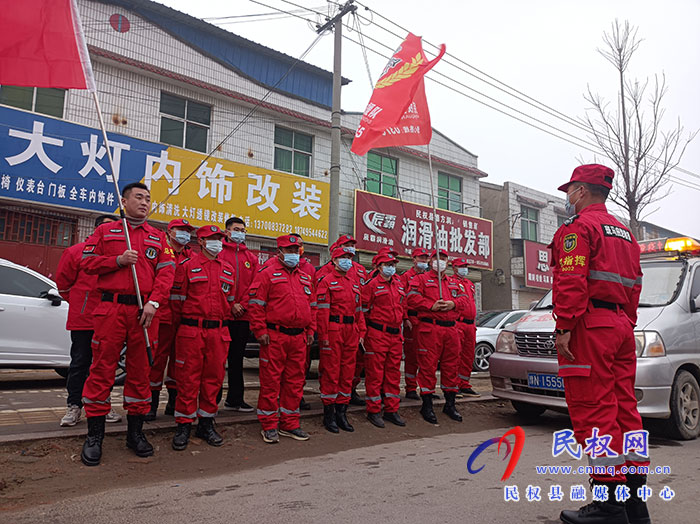 防控消殺 民權(quán)縣斑馬應(yīng)急救援隊在行動