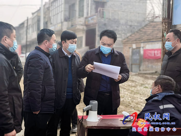 縣委常委、組織部長(zhǎng)王義彬督導(dǎo)疫情防控工作