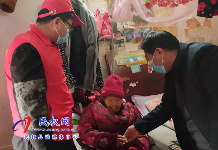 住建局水務(wù)公司開展慰問道德模范和“身邊好人”志愿服務(wù)活動(dòng)