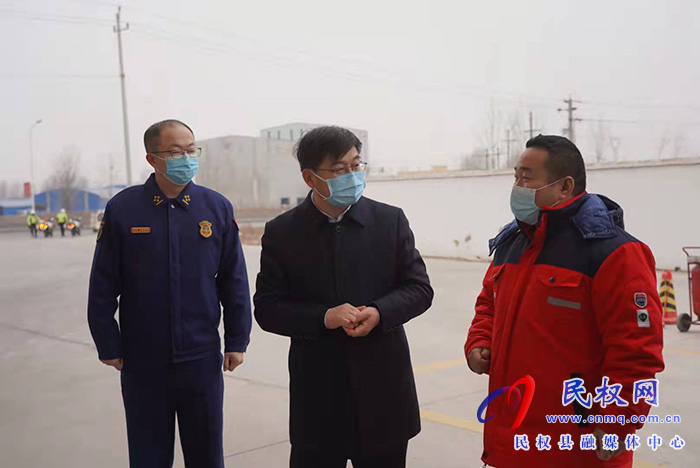 縣委書記張團(tuán)結(jié)查看節(jié)前市場保供應(yīng)暨安全生產(chǎn)工作