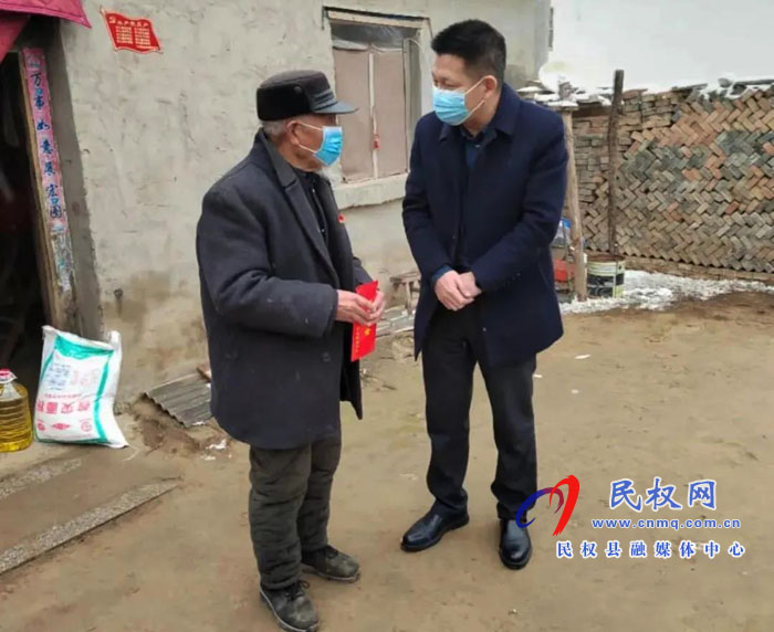 縣委常委、縣紀委書記、縣監(jiān)委主任冉燃到龍?zhí)伶?zhèn)軒莊村走訪慰問老黨員和困難群眾