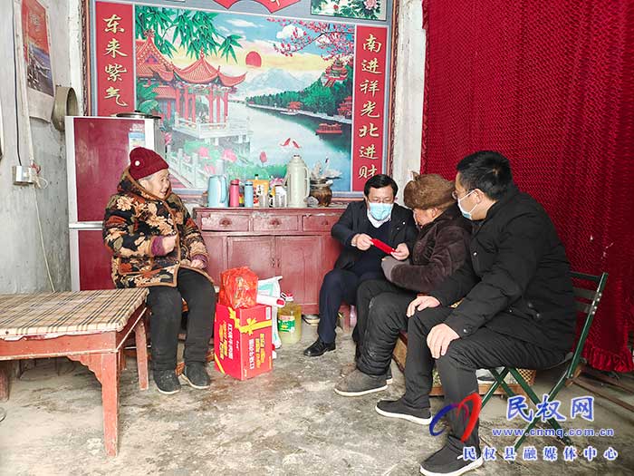 縣委常委、統(tǒng)戰(zhàn)部長李君走訪慰問老復(fù)退軍人、老黨員和困難戶