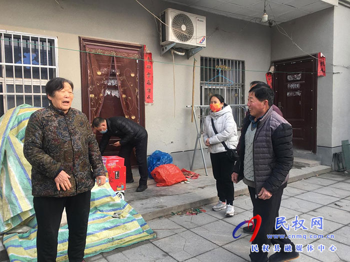 縣總工會(huì)看望慰問退休老干部