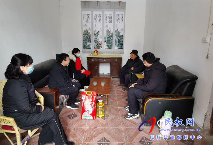 縣委黨校開展春節(jié)走訪慰問幫扶村困難群眾、老黨員及離退休老干部活動