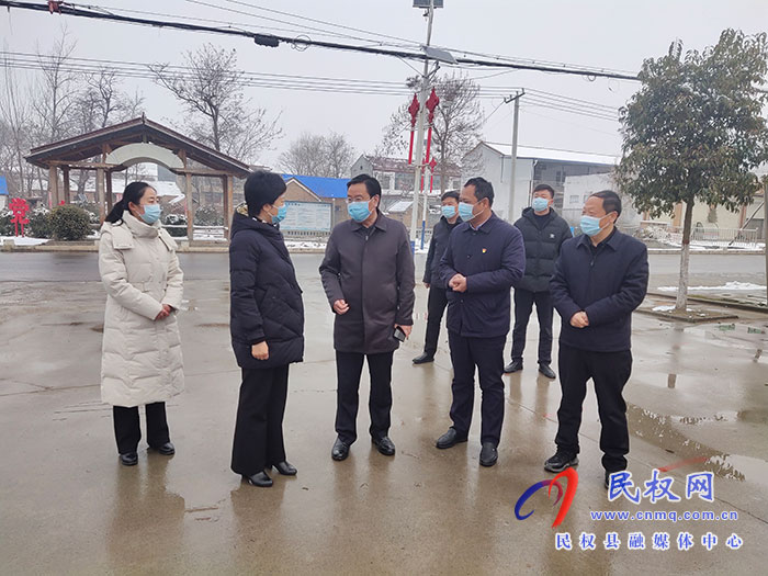 市人大常委會副主任、市總工會主席姬脈常到白云寺鎮(zhèn)開展“送政策、送溫暖、送幫扶”活動