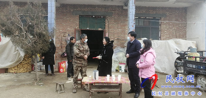 縣委常委、武裝部長熊四香到老顏集鄉(xiāng)慰問春蕾女童