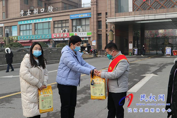 民權縣人民檢察院組織開展  走訪慰問身邊好人活動