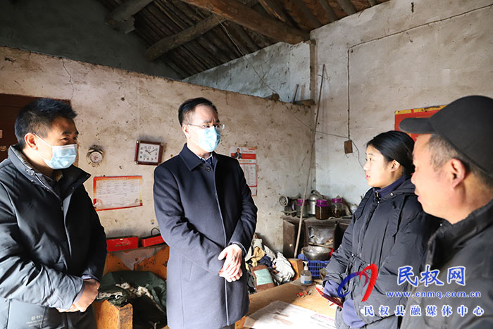 縣委常委、常務(wù)副縣長(zhǎng)王景義走訪慰問(wèn)“春蕾女童”