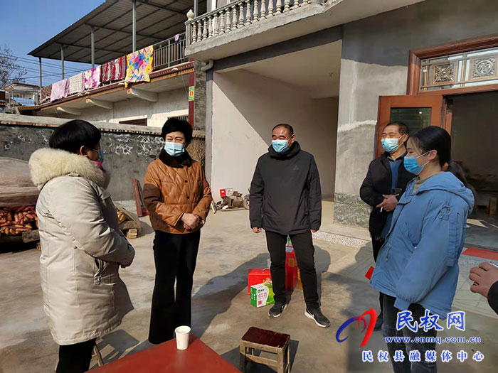 縣人大常委會(huì)主任周燕走訪慰問(wèn)“春蕾女童”