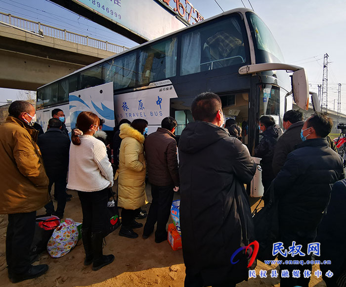 民權(quán)縣人社局組織首批農(nóng)民工有序返崗復工