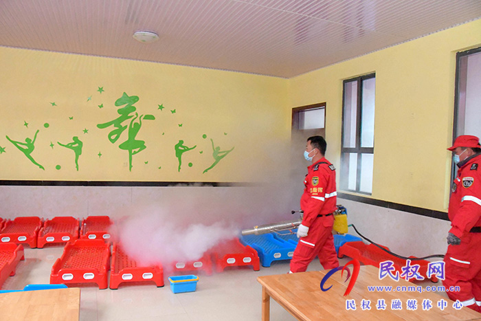 迎開(kāi)學(xué)！民權(quán)縣人和鎮(zhèn)斑馬救援隊(duì)義務(wù)消毒忙