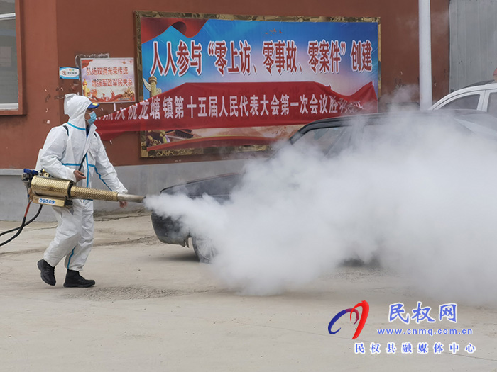 全面消殺 不留死角：民權(quán)縣“紅十字會”藍天救援隊助力龍?zhí)伶?zhèn)守好疫情防控“消殺關(guān)”
