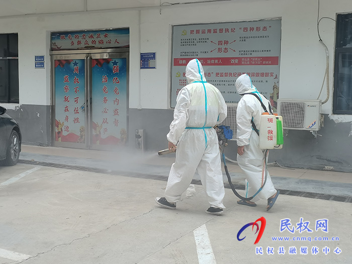 全面消殺 不留死角：民權(quán)縣“紅十字會”藍天救援隊助力龍?zhí)伶?zhèn)守好疫情防控“消殺關(guān)”
