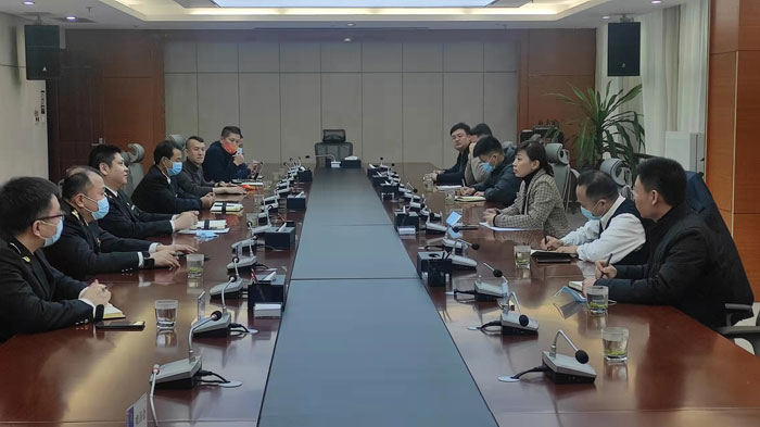 縣委常委、副縣長于茜到新鄭海關(guān)學習調(diào)研