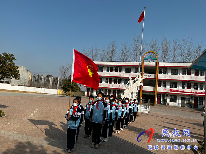 春暖三月學(xué)雷鋒，志愿活動我先行