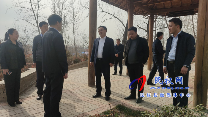 縣委副書記栗團(tuán)結(jié)調(diào)研農(nóng)村人居環(huán)境集中整治工作