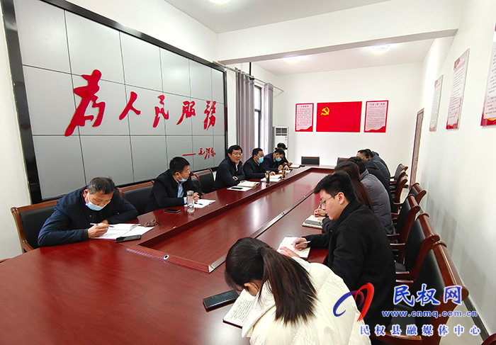 縣委常委、統(tǒng)戰(zhàn)部長李君傳達學習全國兩會精神安排部署疫情防控工作