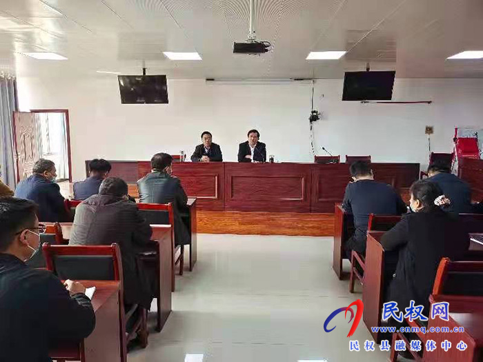 縣委常委、統(tǒng)戰(zhàn)部長、南華街道黨工委書記李君安排部署全民核酸檢測工作