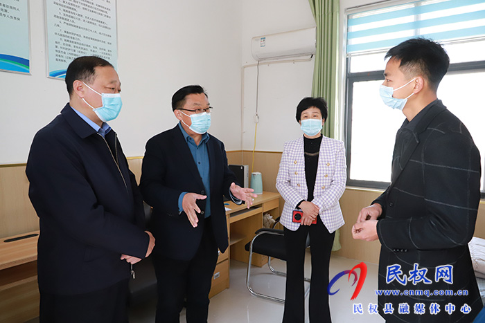 縣領(lǐng)導(dǎo)周燕、畢道喜檢查指導(dǎo)校園疫情防控工作