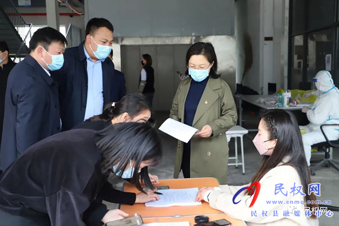 縣委副書記、縣長王靜嫻調(diào)研“萬人助萬企”活動開展情況