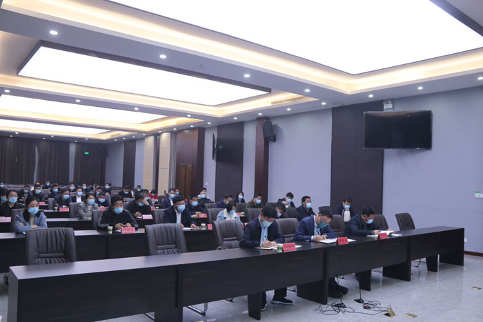 我縣組織收聽(tīng)收看全市農(nóng)村人居環(huán)境集中整治暨改廁工作推進(jìn)會(huì)