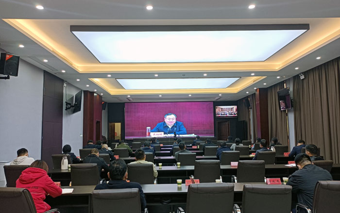 我縣組織收聽(tīng)收看全市農(nóng)村人居環(huán)境集中整治暨改廁工作推進(jìn)會(huì)