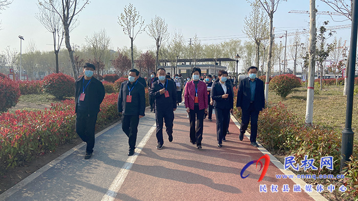 縣人大代表、政協(xié)委員視察創(chuàng)建全國文明城市工作開展情況
