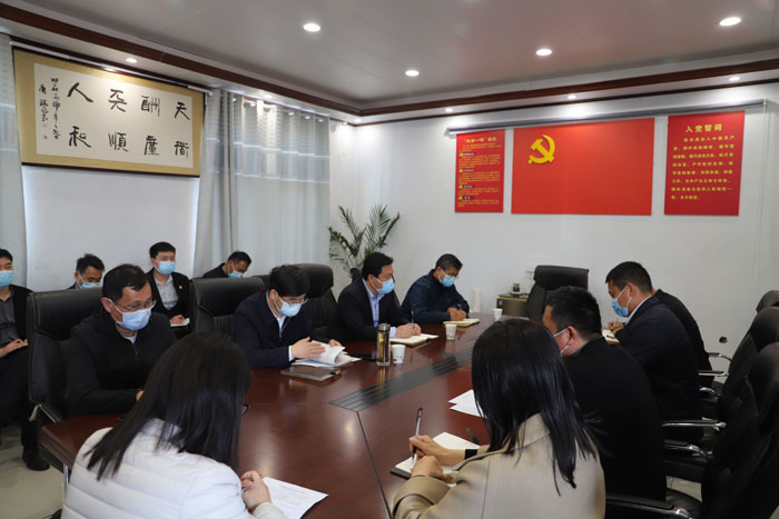 縣委書記張團結調研疫情防控工作