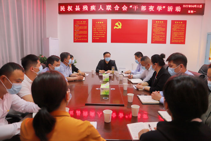 縣委副書記栗團(tuán)結(jié)到縣康復(fù)中心調(diào)研并參加縣殘聯(lián)“干部夜學(xué)”活動(dòng)