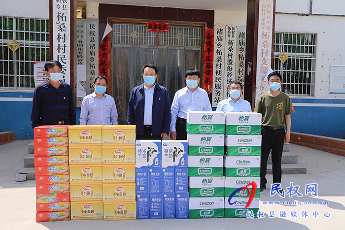 縣委常委、組織部長王義彬慰問戰(zhàn)“疫”一線黨員