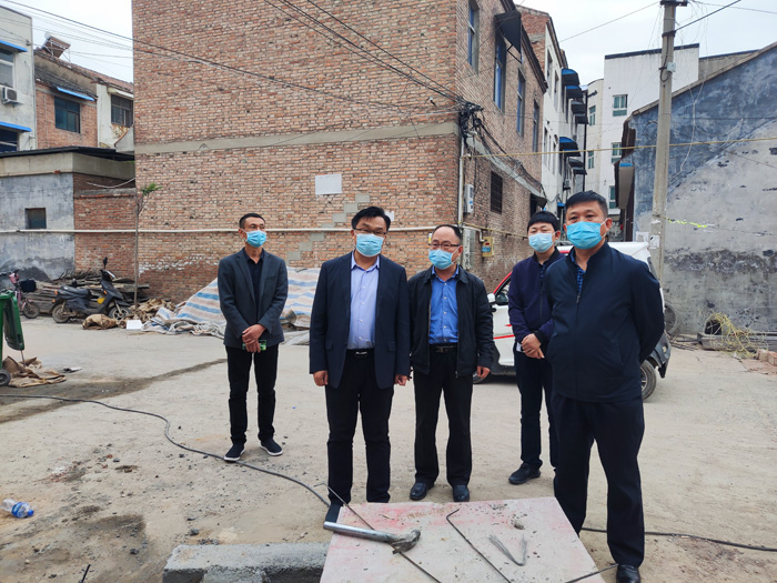 縣委常委、宣傳部長、副縣長畢道喜調(diào)研城區(qū)公廁建設(shè)項目情況