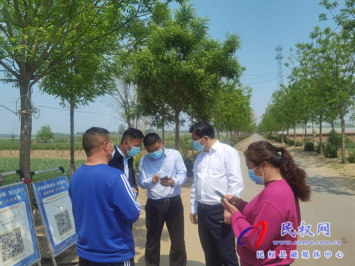 縣委常委、統(tǒng)戰(zhàn)部長(zhǎng)、南華街道辦事處黨工委書記李君督導(dǎo)調(diào)研疫情防控工作