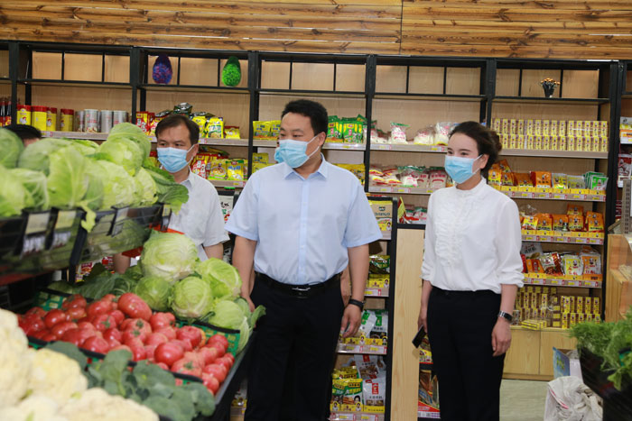 縣委常委、組織部長(zhǎng)王義彬到林七鄉(xiāng)督導(dǎo)疫情防控核酸檢測(cè)和生活物資保障工作