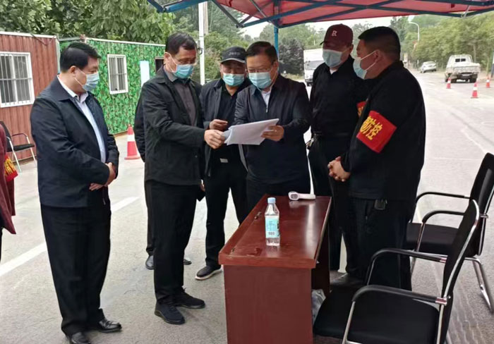 縣人大常委會副主任、衛(wèi)健委黨組書記朱繼兵督導(dǎo)疫情防控工作