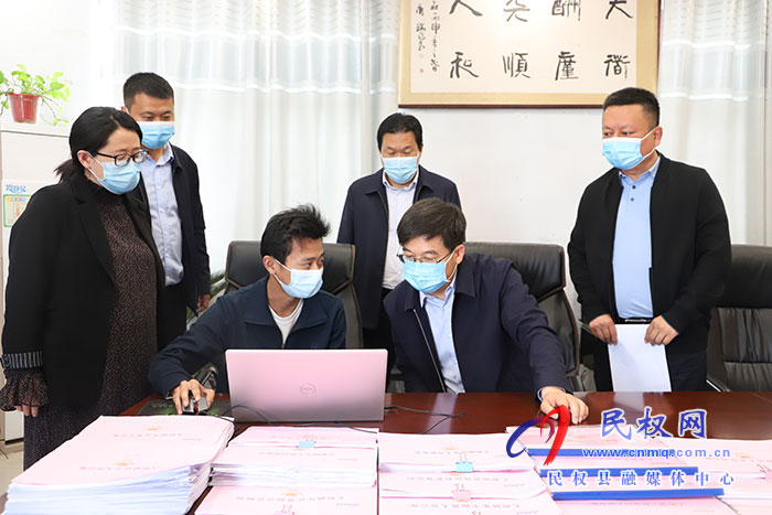 縣委書記張團結調研疫情防控工作落實情況