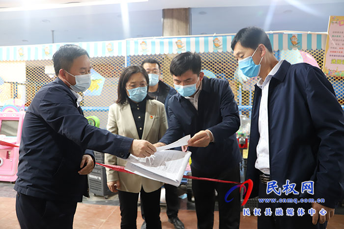 縣委副書記、縣長王靜嫻暗訪疫情防控、社會(huì)面管控和市場保供工作落實(shí)情況