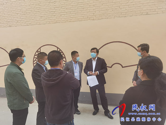 縣委常委、統(tǒng)戰(zhàn)部長、南華街道辦事處黨工委書記李君督導疫情防控工作