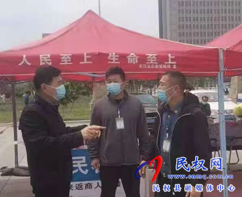 縣人大常委會副主任薛坤督導(dǎo)疫情防控點對點運(yùn)轉(zhuǎn)工作