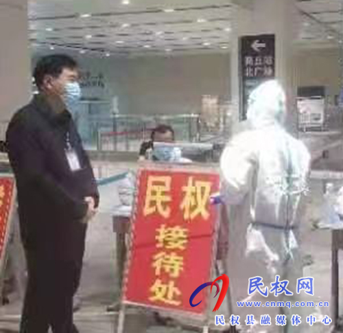 縣人大常委會副主任薛坤督導(dǎo)疫情防控點對點運(yùn)轉(zhuǎn)工作