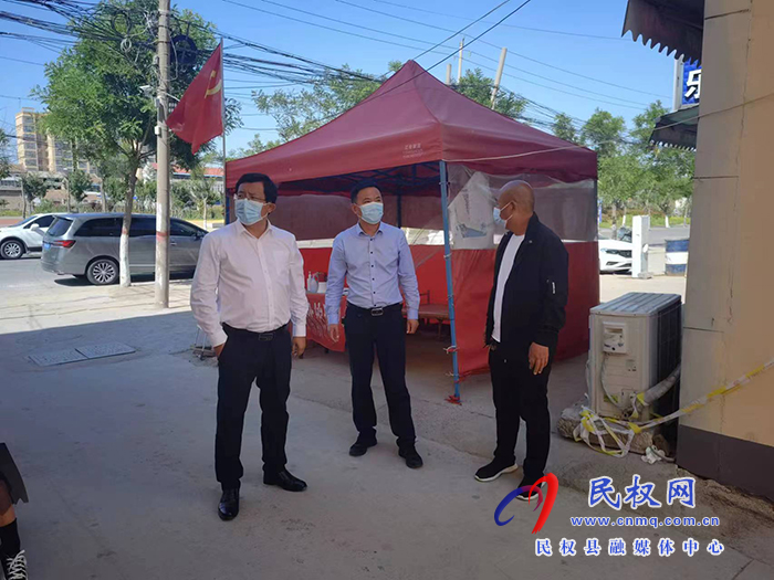 縣委常委、統(tǒng)戰(zhàn)部長(zhǎng)、南華街道辦事處黨工委書(shū)記李君調(diào)研疫情防控和城市社區(qū)規(guī)范化管理工作