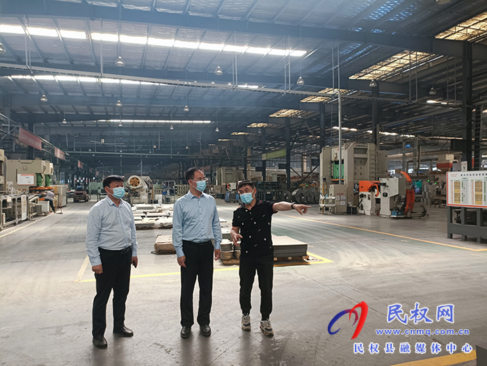 縣委常委、常務(wù)副縣長王景義調(diào)研企業(yè)運營情況